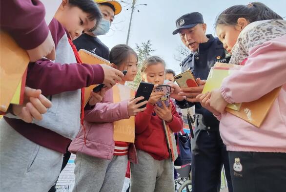 “啄木鸟行动•网络安全社区行”提升居民安全用网意识