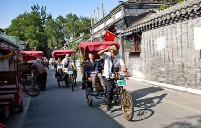 北京蹬三轮大爷，一小时150元，住四合院，真实身份是“贝勒”