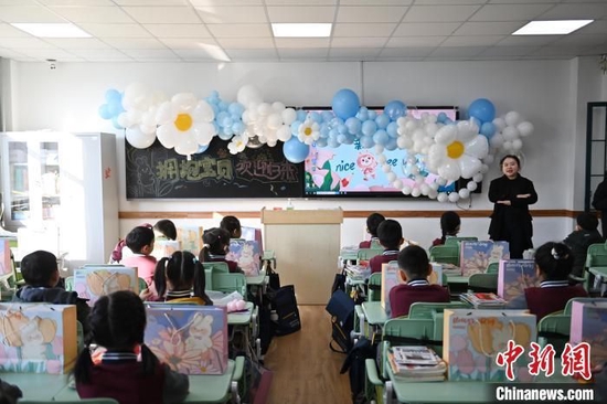 资料图：小学生开学 张瑶 摄