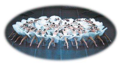 上海芭蕾舞团经典版《天鹅湖》剧照。 　　上海芭蕾舞团供图